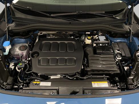 New 2025 Volkswagen Tiguan SE image 11