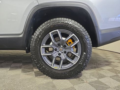 Used 2023 Rivian R1T Launch Edition image 10