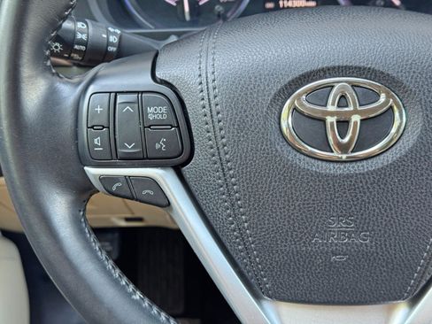 Used 2018 Toyota Highlander XLE FWD image 20