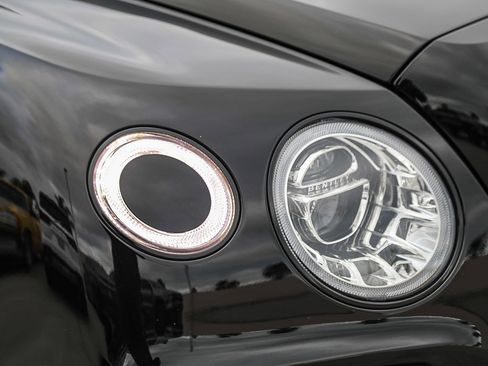 Used 2019 Bentley Bentayga image 8