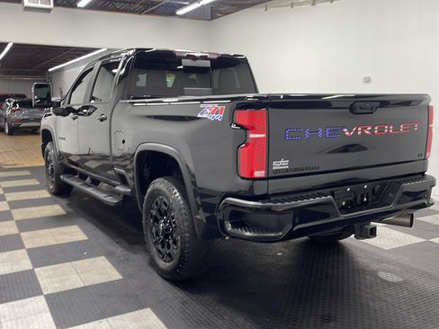 Used 2024 Chevrolet Silverado 2500 LT w/ Midnight Edition AWD/4WD image 17