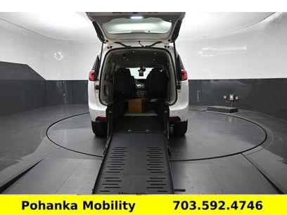 Used 2024 Chrysler Pacifica Touring-L