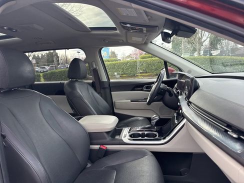 Used 2024 Kia Carnival SX Prestige image 24