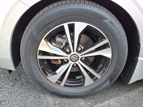 Used 2023 Nissan Sentra SV w/ All-Weather Package FWD image 4