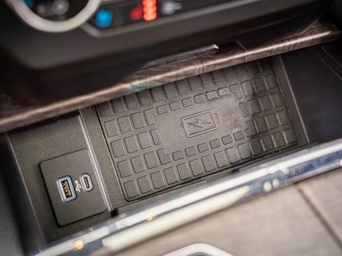 Used 2020 Ford Expedition Limited image 24