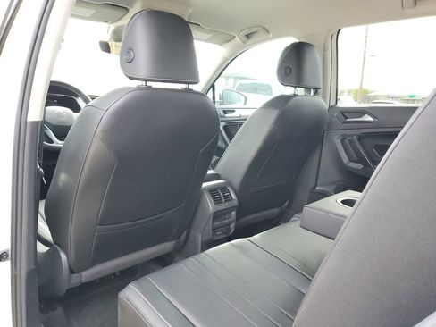 Used 2023 Volkswagen Tiguan SE image 9