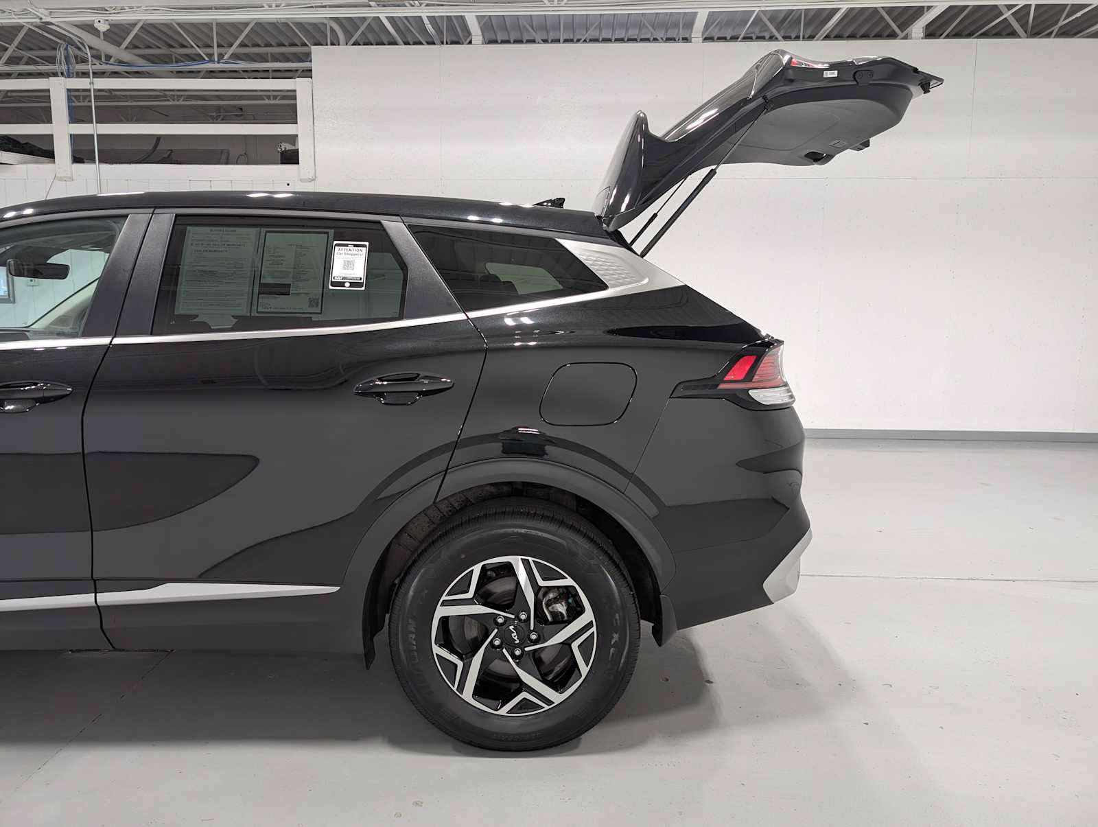 Certified 2025 Kia Sportage LX AWD/4WD image 11