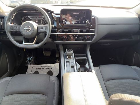 Used 2025 Nissan Pathfinder SV FWD image 22