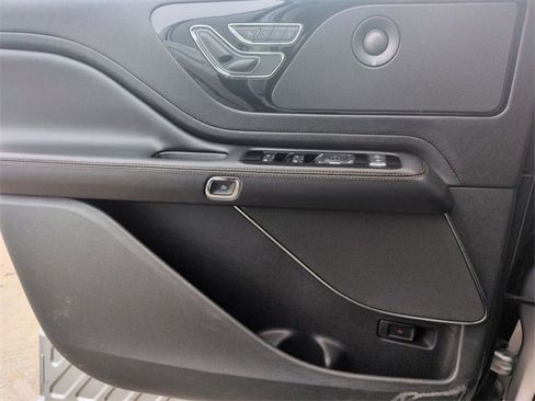 Certified 2023 Lincoln Aviator Reserve w/ Equipment Group 201A image 15