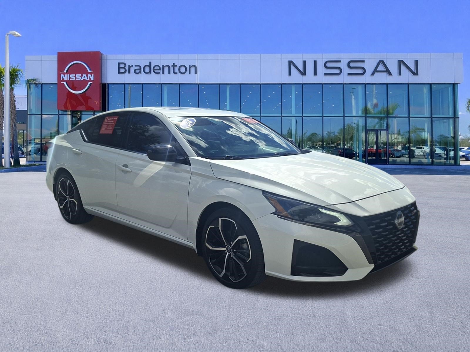 Certified 2024 Nissan Altima 2.5 SR w/ SR Premium Package FWD image 3