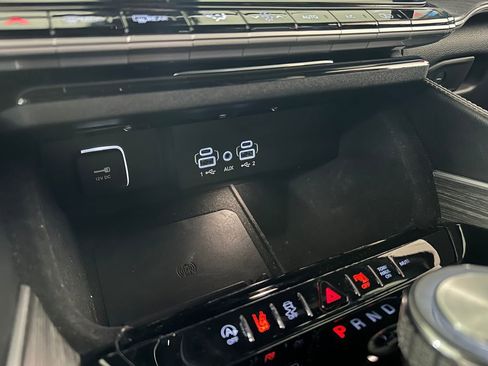 Certified 2024 Jeep Wagoneer Series II w/ Flexible Seating Group AWD/4WD image 29