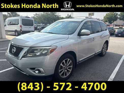 Used 2015 Nissan Pathfinder SL w/ SL Premium Package FWD image 2