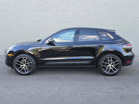Certified 2025 Porsche Macan image 2
