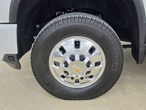 Used 2024 Chevrolet Silverado 3500 High Country w/ Technology Package AWD/4WD image 35