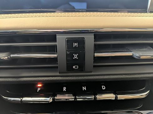 Certified 2021 Lincoln Corsair Reserve image 23