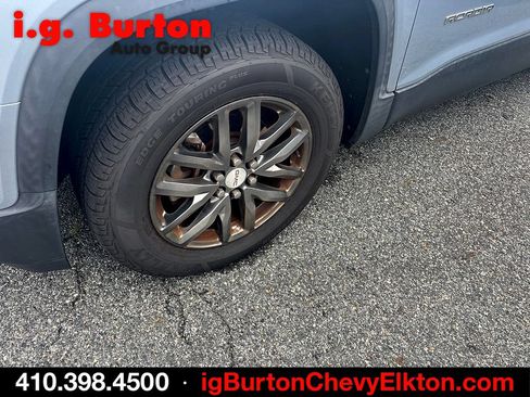 Certified 2017 GMC Acadia SLT FWD image 4