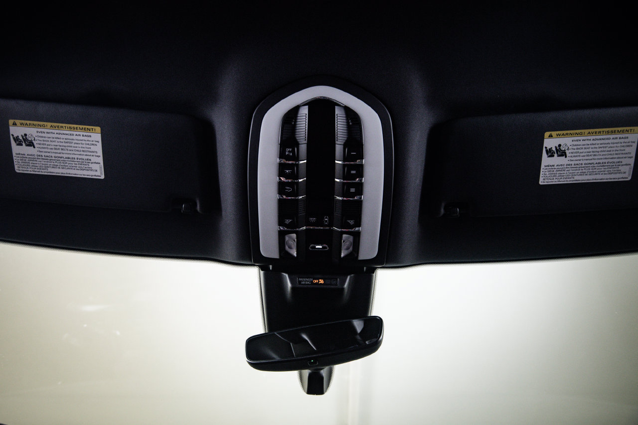 Certified 2023 Porsche Macan AWD/4WD image 20