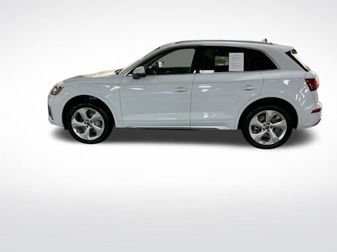 Certified 2025 Audi Q5 2.0T Premium Plus w/ Premium Plus Package AWD/4WD image 2