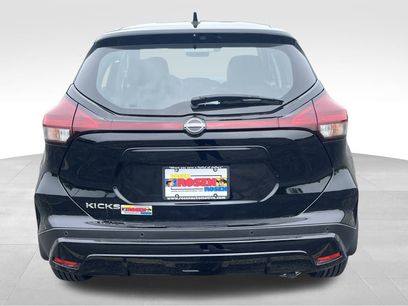 New 2025 Nissan Kicks Play S