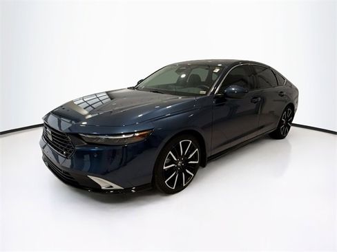 Used 2025 Honda Accord Touring image 3