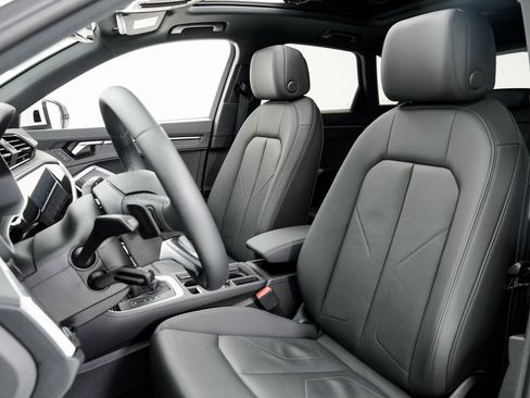 Certified 2025 Audi Q3 2.0T Premium image 5