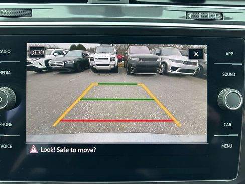 Used 2021 Volkswagen Tiguan SE image 19