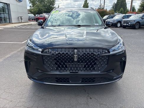 Used 2025 Lincoln Aviator Reserve w/ Equipment Group 201A AWD/4WD image 2