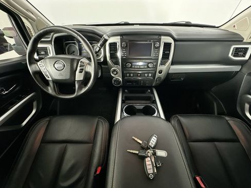 Used 2018 Nissan Titan PRO-4X w/ Pro-4x Convenience Package AWD/4WD image 10