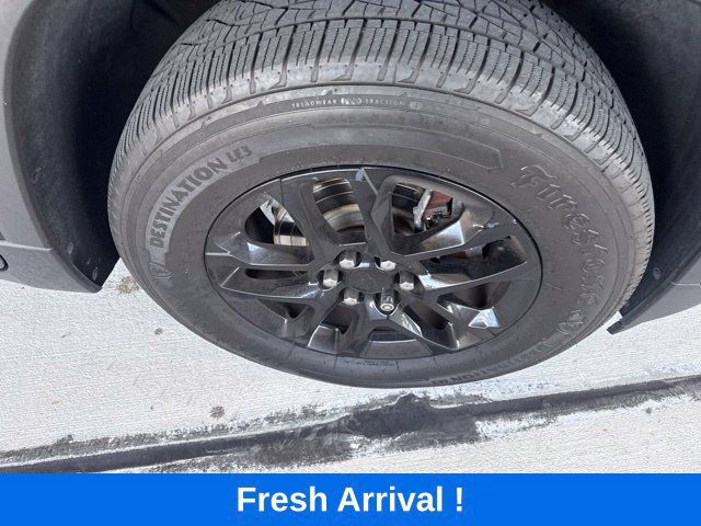 Used 2021 Chevrolet Traverse LT FWD image 23