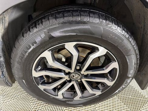 Used 2024 Toyota Corolla Cross SE image 11