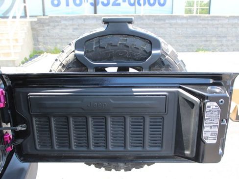 Used 2018 Jeep Wrangler Unlimited Sport S AWD/4WD image 19