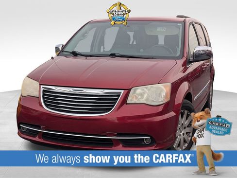 Used 2014 Chrysler Town & Country Touring image 1