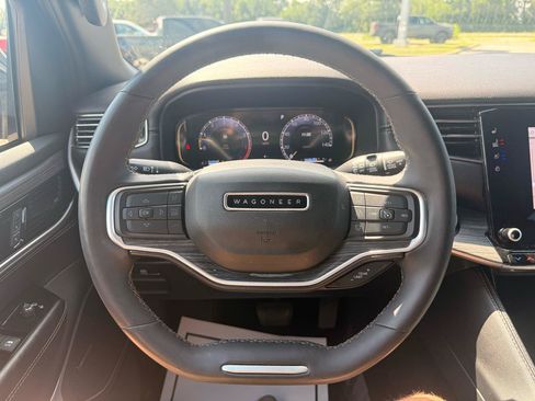 Used 2024 Jeep Wagoneer L Series II w/ Flexible Seating Group AWD/4WD image 20