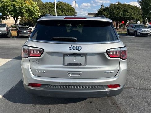 Used 2024 Jeep Compass Latitude image 4