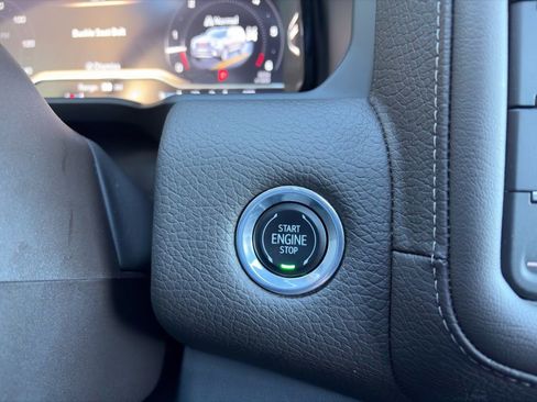 Used 2023 GMC Yukon XL Denali image 30