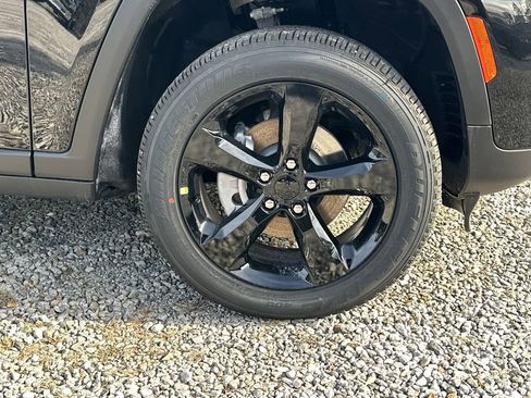 New 2025 Jeep Grand Cherokee Altitude image 12