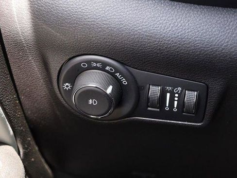 Used 2025 Jeep Compass Limited AWD/4WD image 19