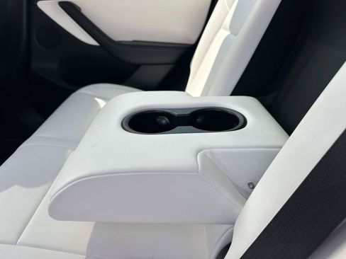 Used 2021 Tesla Model Y Long Range AWD/4WD image 19