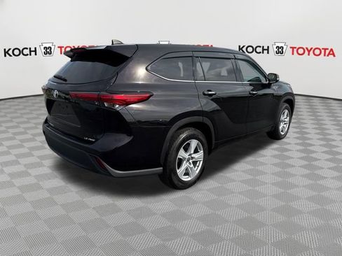 Used 2022 Toyota Highlander LE image 8