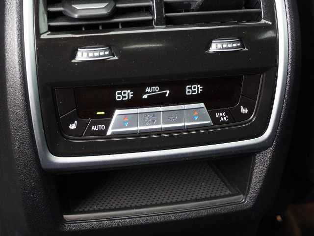 Used 2022 BMW X6 xDrive40i w/ M Sport Package AWD/4WD image 25