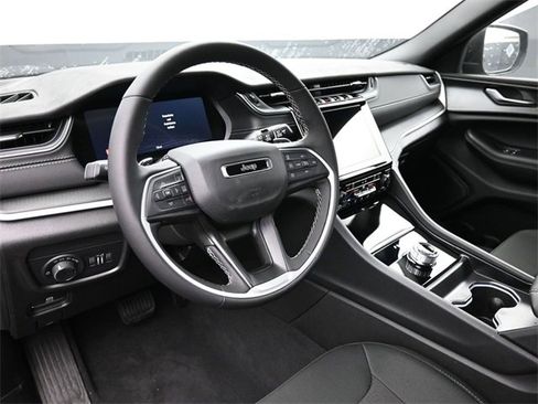 New 2025 Jeep Grand Cherokee Laredo X w/ Luxury Tech Group I image 12