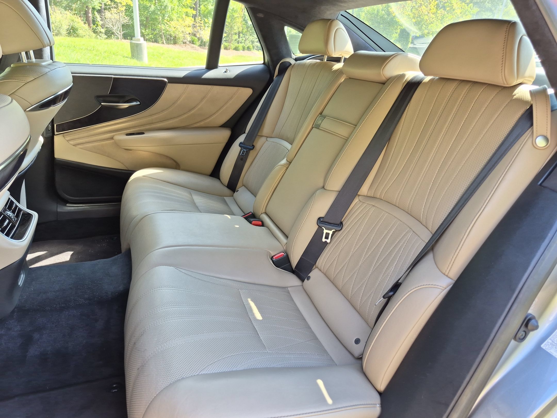 Used 2023 Lexus LS 500 w/ Interior Upgrade Package RWD image 17