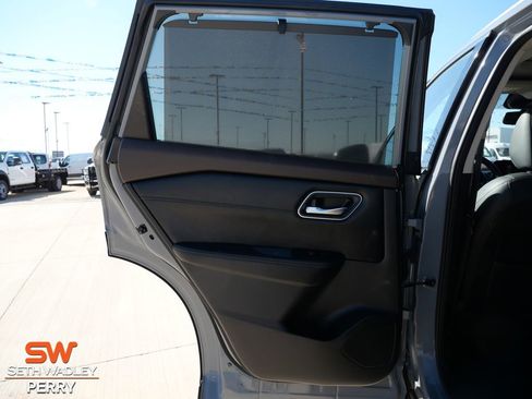 Used 2021 Nissan Rogue SL w/ Premium Package image 12