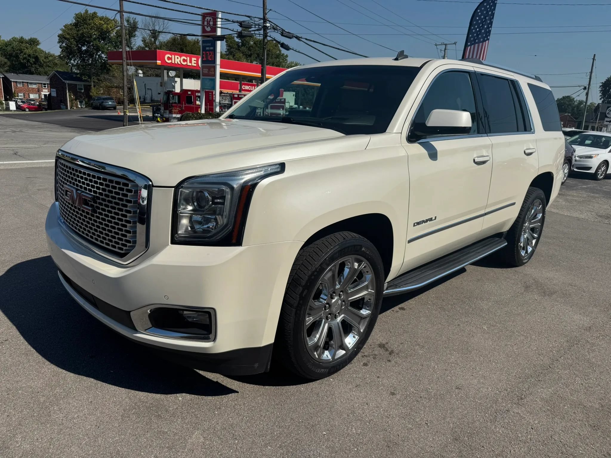Used 2015 GMC Yukon Denali w/ Touring Package AWD/4WD image 4
