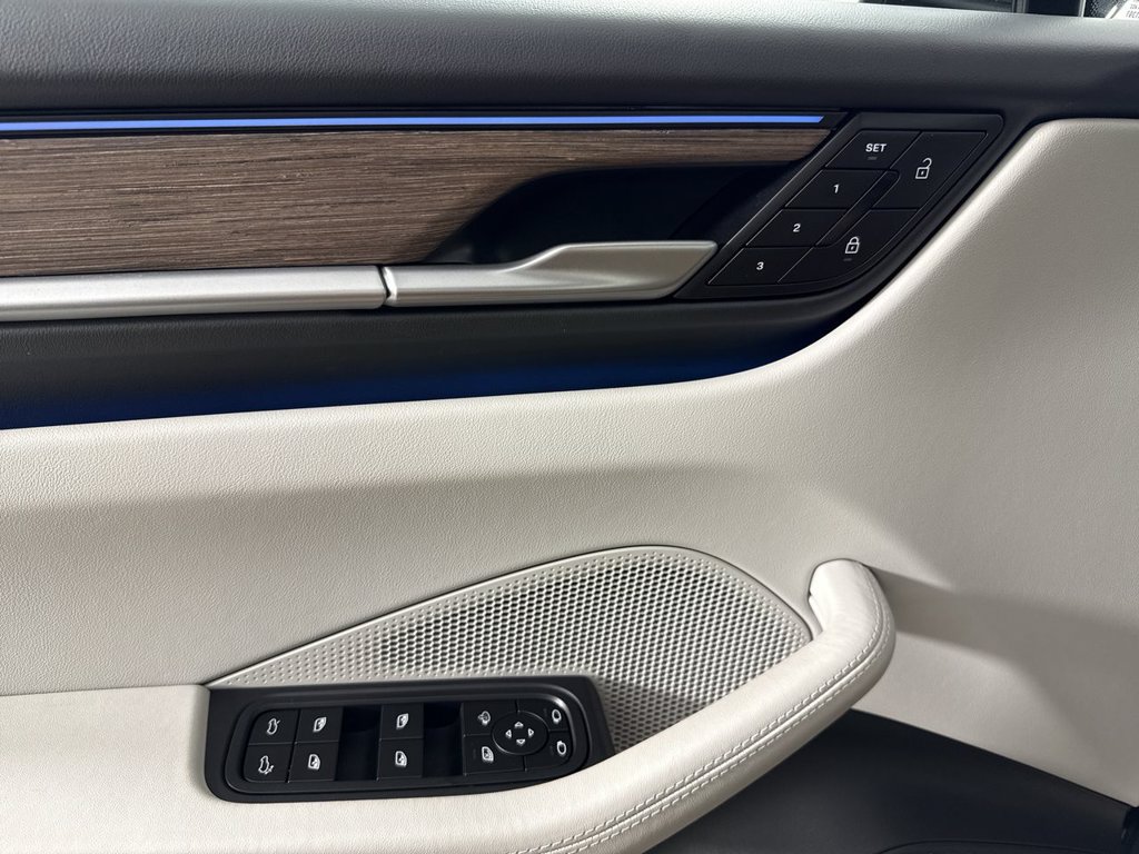 Certified 2025 Porsche Macan Electric RWD image 35