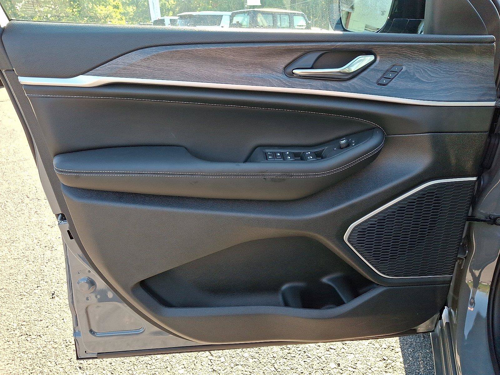 New 2027 Jeep Grand Cherokee Limited AWD/4WD image 8