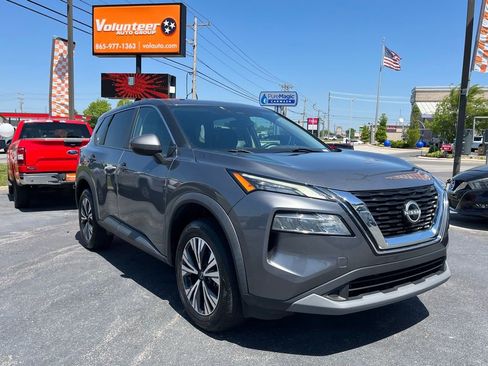 Used 2022 Nissan Rogue SV FWD image 2