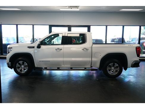 Used 2022 GMC Sierra 1500 SLT w/ SLT Premium Plus Package AWD/4WD image 4