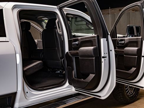 Used 2023 Chevrolet Silverado 3500 LTZ image 32