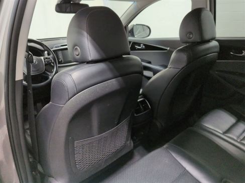 Used 2019 Kia Sorento EX image 19
